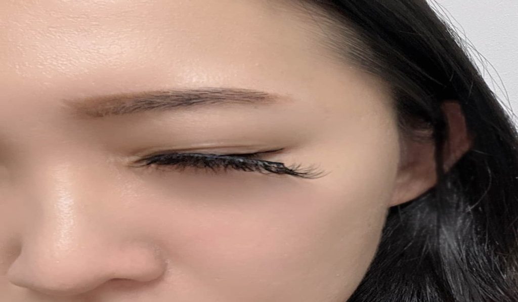 Magnetic lash is falling from upper eyelid