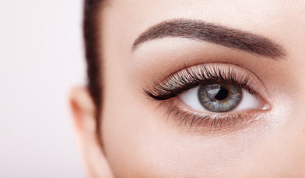 Woman wearing magnetic lashes